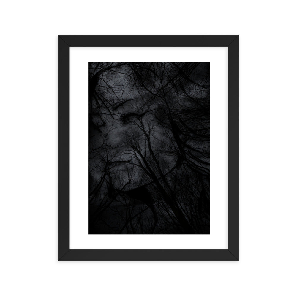 Affiche Encadrée : Tableau Effet d'Optique - Visage Dissimulé dans une Forêt Sombre