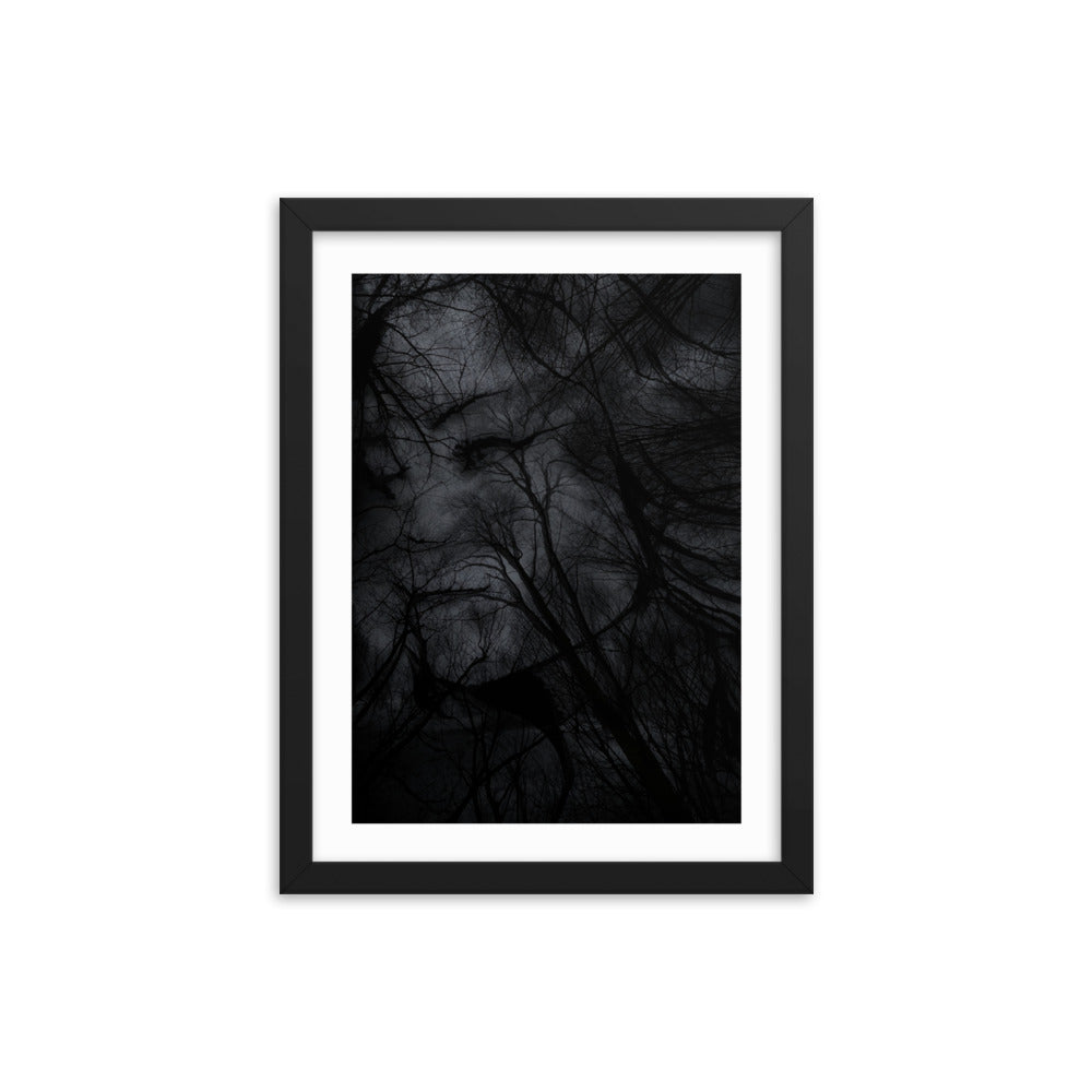 Affiche Encadrée : Tableau Effet d'Optique - Visage Dissimulé dans une Forêt Sombre