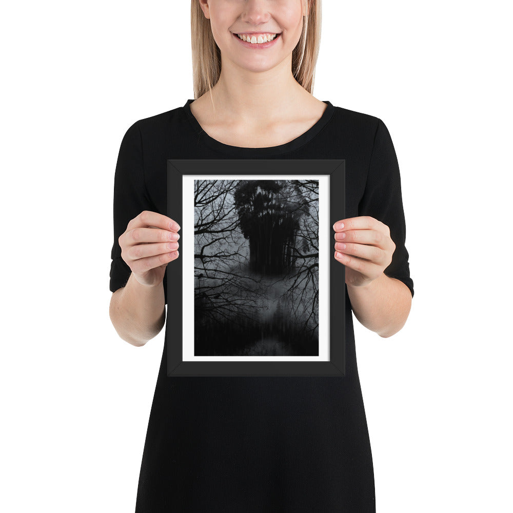 Affiche Encadrée Lost in the forest : Tableau Effet d'Optique - Visages Dissimulés dans une Forêt Sombre